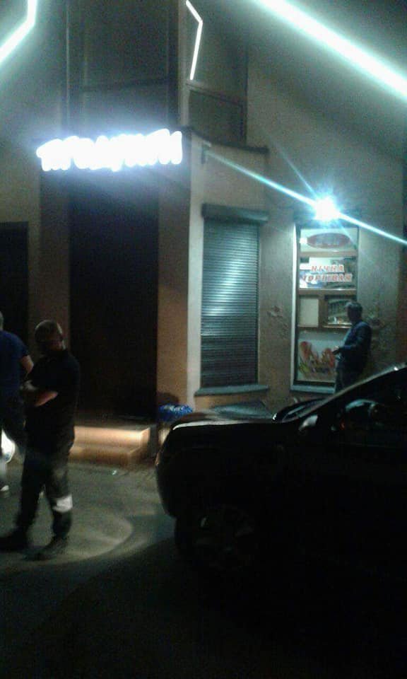 Луцькі муніципали покарали три магазини за продаж алкоголю вночі. ФОТО