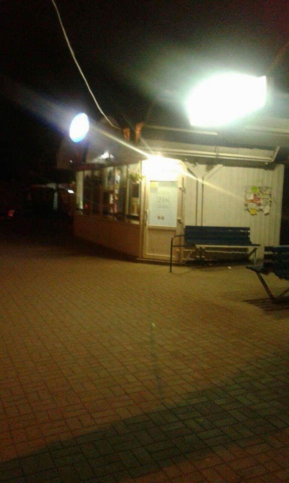 Луцькі муніципали покарали три магазини за продаж алкоголю вночі. ФОТО