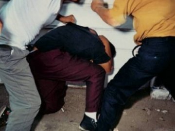 Двоє неповнолітніх побили та пограбували волинянина: потерпілий – у лікарні 