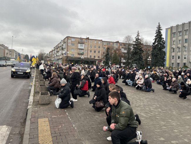 Залишив навчання  і пішов на фронт: на Волині попрощалися з 18-річним Героєм Дмитром Приймачуком