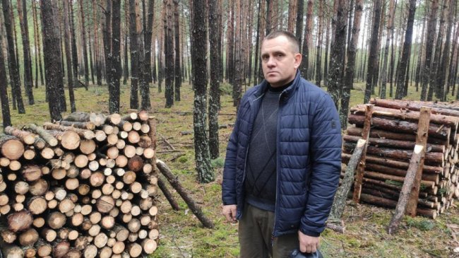 У громаді на Волині всі школи та дитсадки опалюватимуть дровами і торфобрикетом