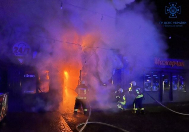 Під Луцьком горів пивний магазин. ФОТО