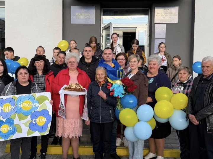 У громаді на Волині зустріли визволеного із полону воїна