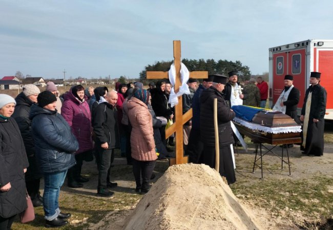 Пів року вважався зниклим безвісти: на Волині поховали Героя Олега Верешка