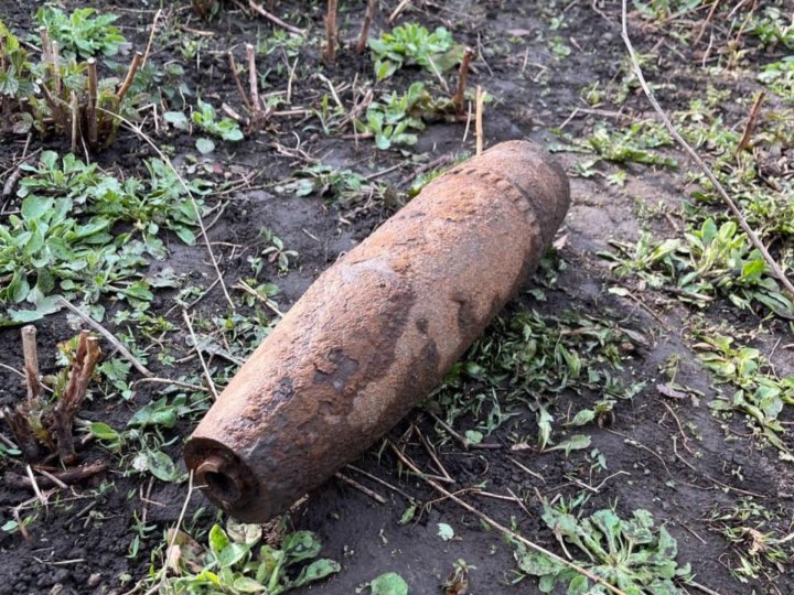 Поблизу Луцька чоловік знайшов на своєму городі снаряд