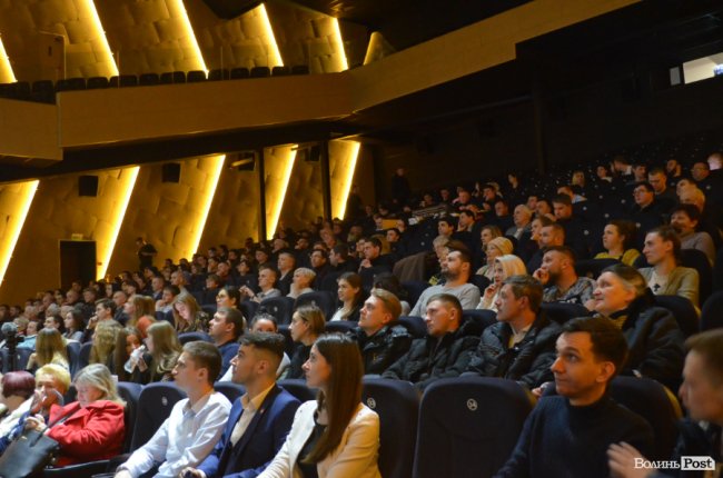 Вибори, еміграція і майбутнє міста: про що Андрій Покровський спілкувався з лучанами