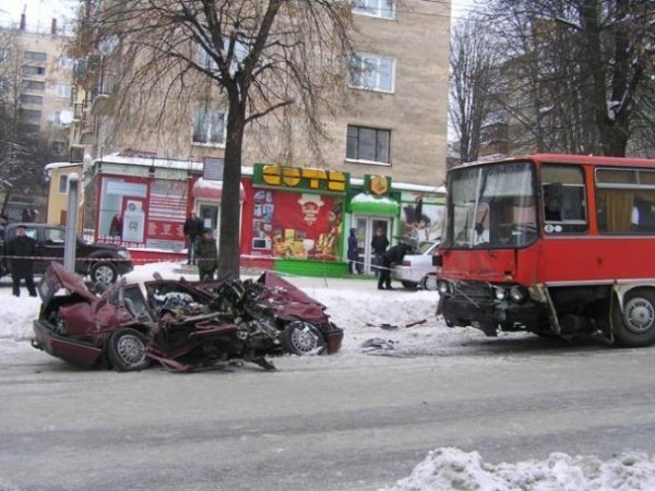 У Рівному троє людей загинуло у страшній аварії. ФОТО