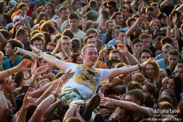 «Мы не хотим воевать. Особенно с вами, друзья», – росіяни на фестивалі «Захід». ФОТО