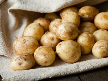 В Україні розпочався сезон молодої картоплі: скільки коштує овоч