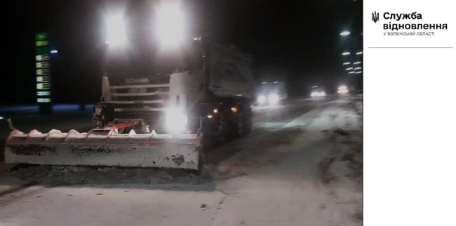 З ночі на дорогах Волині працюють більш як пів сотні снігоочисних машин