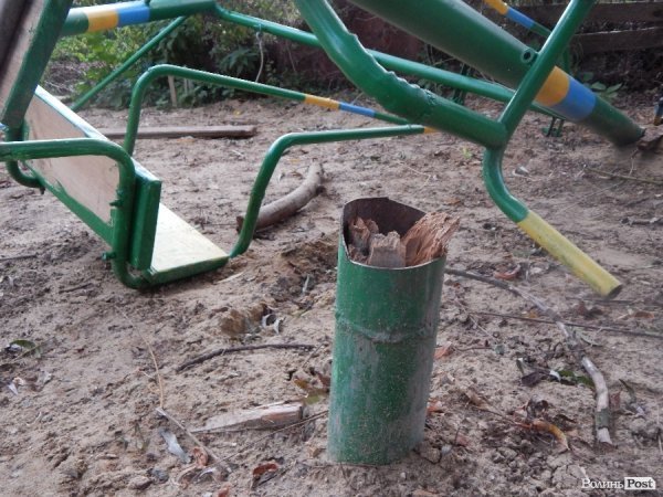 У Луцьку - конфлікт через дитячий майданчик. ФОТО