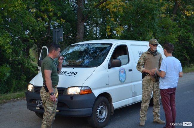 Тисячі людей у центрі Луцька зустріли загиблого Героя. ФОТО