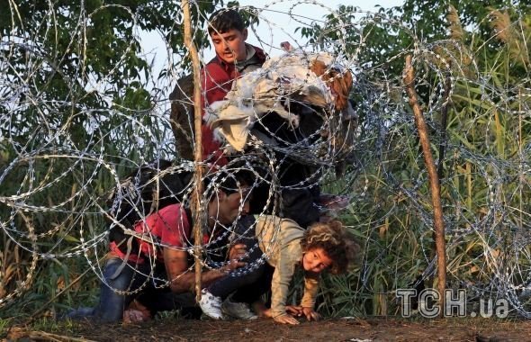 Тисячі біженців «штурмують» країни ЄС. ФОТО