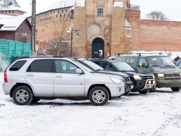 Працівники Луцькради купили 10 автомобілів для ЗСУ. ФОТО