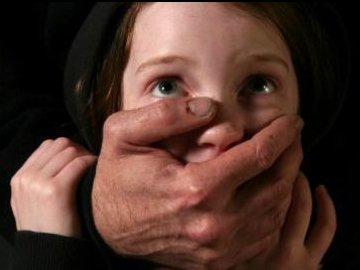 Волинянин ґвалтував 13-річну доньку – його взяли під варту