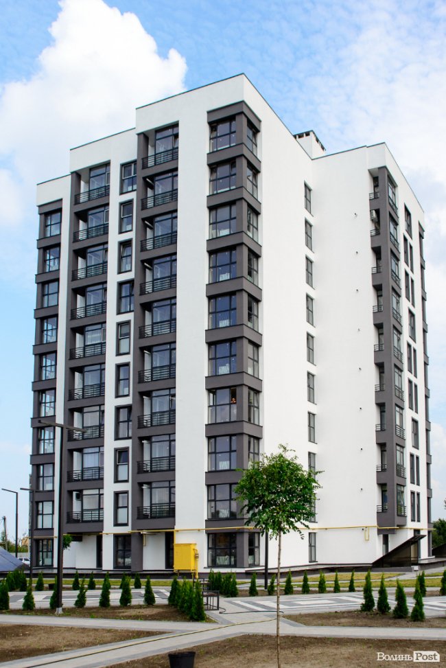 Як мешканці ЖК «Супернова» саджали клени і сакури разом з «Інвестором». ФОТО*