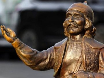 У Луцьку встановлять нові скульптури кликунів