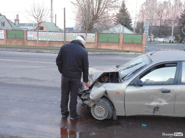Аварія у Луцьку: троє постраждалих. ФОТО
