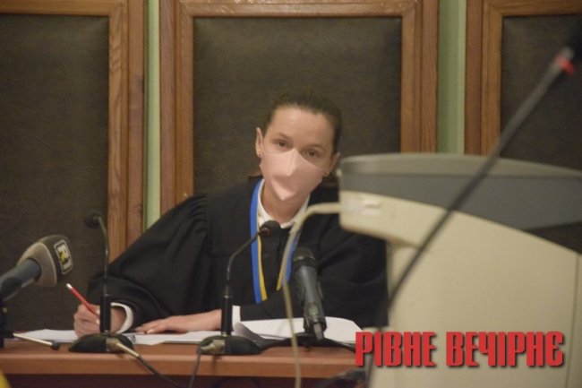 Викладачку, яка на Рівненщині розстріляла свою сім’ю, взяли під варту 