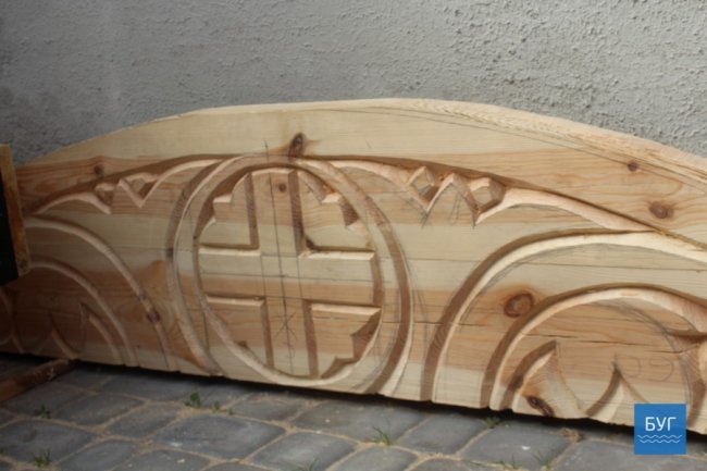 Більше 3-х метрів: волинянин створює гігантський трон-претендент на рекорд України. ФОТО. ВІДЕО