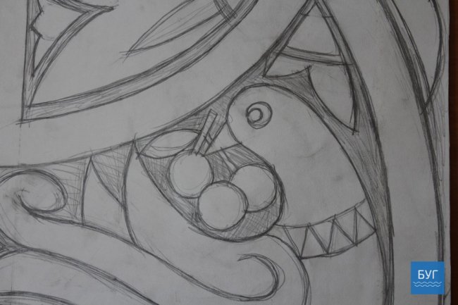 Більше 3-х метрів: волинянин створює гігантський трон-претендент на рекорд України. ФОТО. ВІДЕО