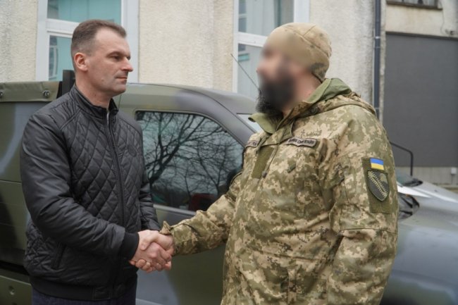 Німці передали на Волинь автівку для ЗСУ. ФОТО