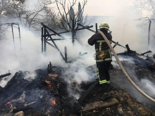 Необережність під час куріння: на Волині згоріла господарська споруда.ФОТО  