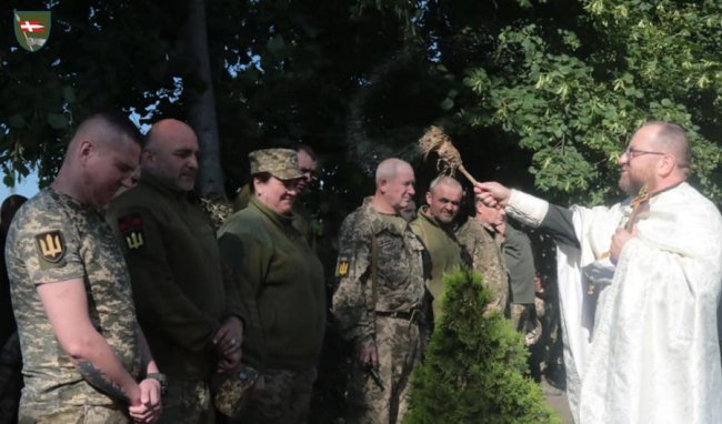 Воїни волинської бригади відзначили на фронті свято Трійці. ФОТО