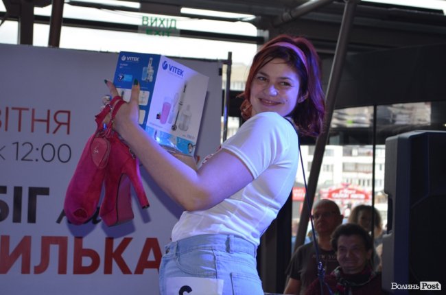 У Луцьку відбувся унікальний для міста «Забіг на шпильках». ФОТО