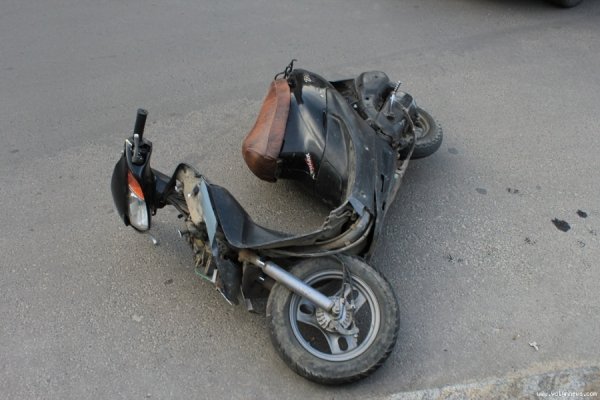 У Луцьку легковик зіткнувся зі скутером. ФОТО