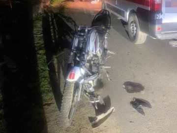 ДТП на Волині: 17-річний мотоцикліст в'їхав в опору та зіткнулися дві автівки