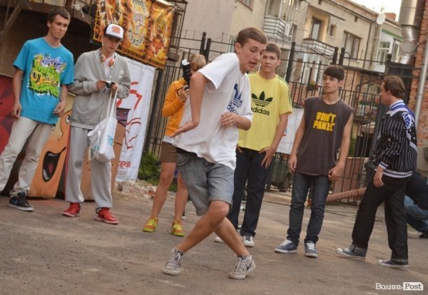 У центрі Луцька влаштували хіп-хоп вечірку. ФОТО  