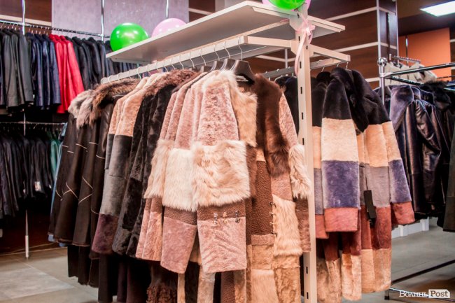 Магазин «Steel» у центрі Луцька пропонує шалені знижки на шкіру та хутро*