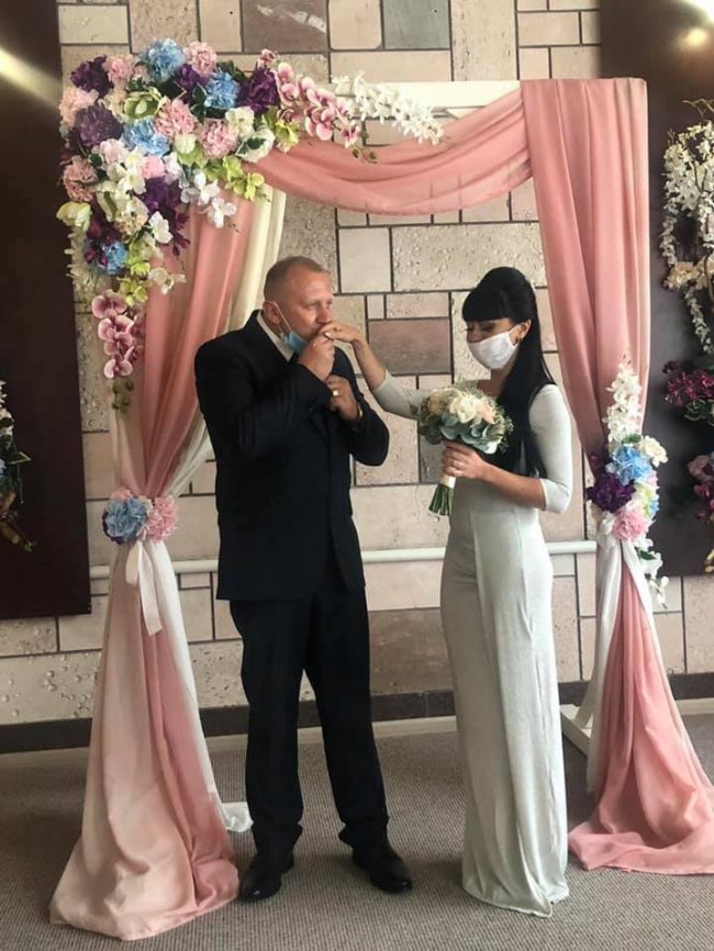 «Шлюб за добу»: у Нововолинську одружилися поляк та українка. ФОТО