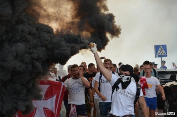 Фанати «Волині» «задимили» центр Луцька. ФОТО