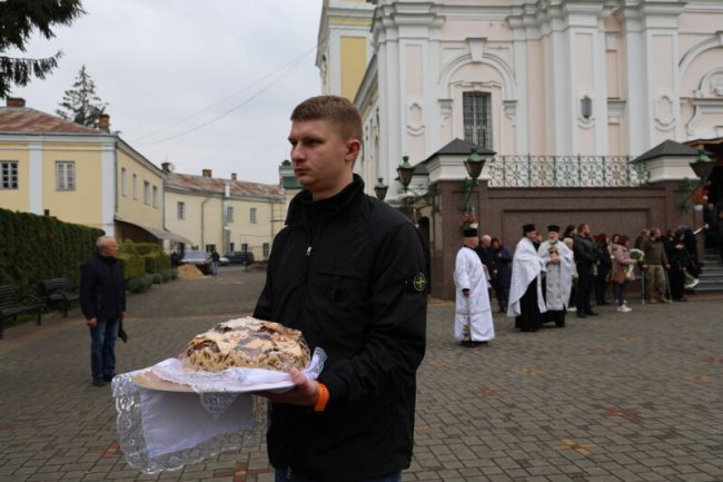 Поліг у бою на Луганщині: у Луцьку попрощалися з Героєм Дмитром Загурним