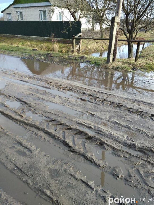 Суцільне випробування: дорога на Волині перетворилась на болото