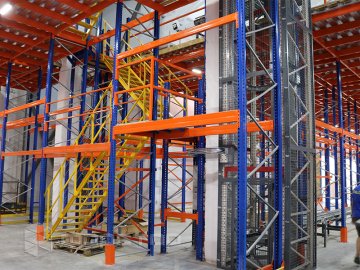 Металеві стелажі — сучасний варіант обладнання для облаштування складських та промислових приміщень*