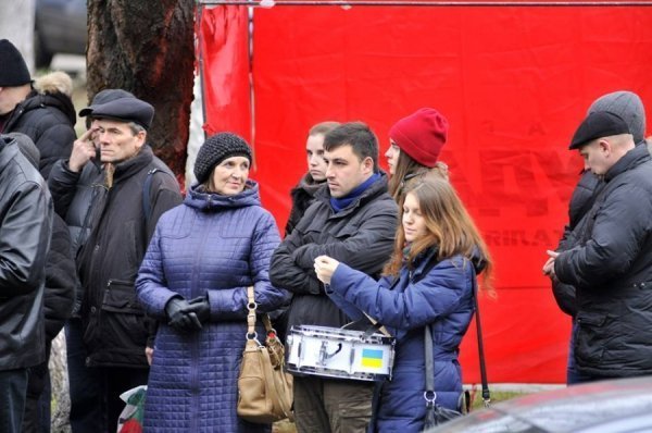 «Сидячий» пікет під прокуратурою Волині. ФОТО