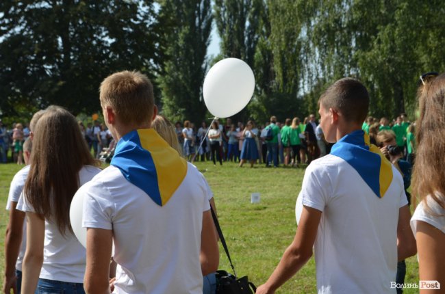 Танець від ректора і завдання від губернатора: як у луцькому «політесі» першачків зустрічали. ФОТО