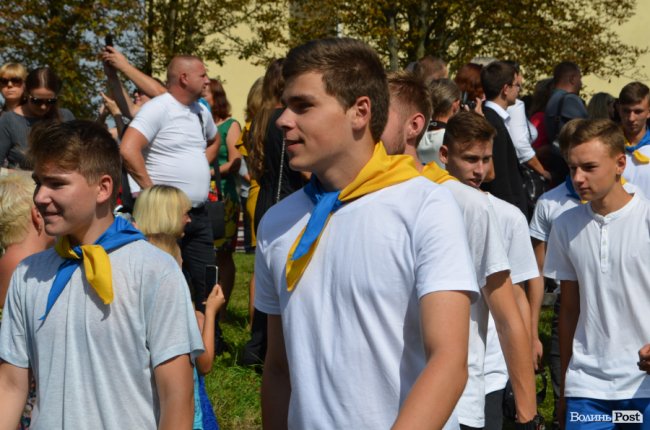 Танець від ректора і завдання від губернатора: як у луцькому «політесі» першачків зустрічали. ФОТО