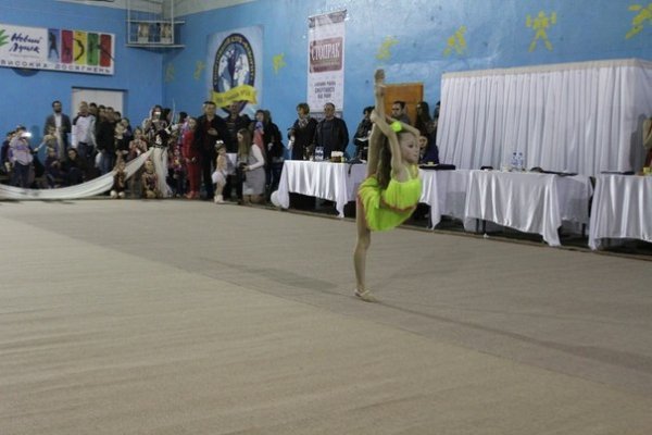 У Луцьку для хворих дітей юні гімнастки зібрали понад 5 тисяч гривень. ФОТО