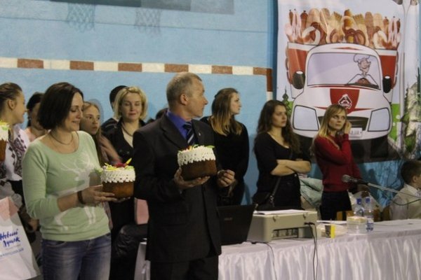 У Луцьку для хворих дітей юні гімнастки зібрали понад 5 тисяч гривень. ФОТО