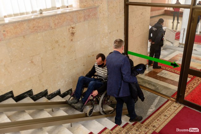 Облаштували пандус до сесійної зали Волиньради. ФОТО