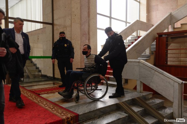 Облаштували пандус до сесійної зали Волиньради. ФОТО