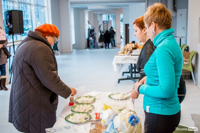 Волинські та рівненські виробники частували лучан сиром. ФОТО