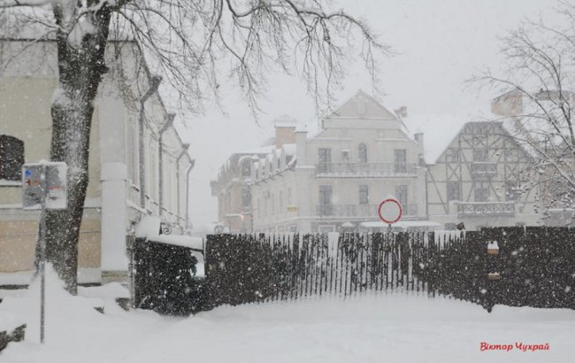 Старе місто у Луцьку накрило сніговою периною. ФОТО