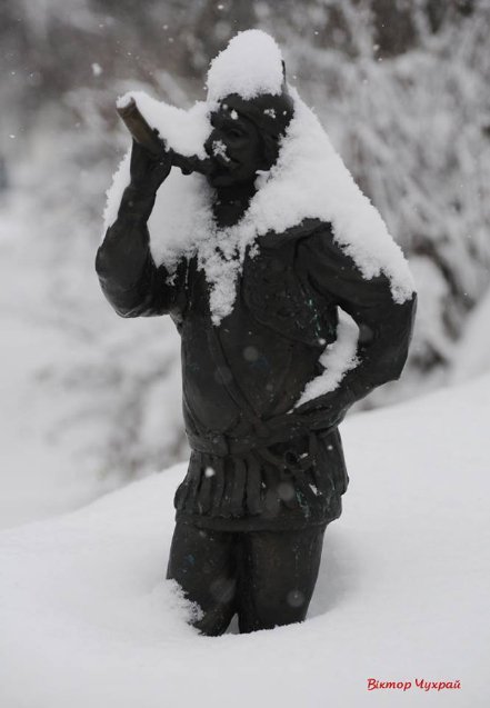 Старе місто у Луцьку накрило сніговою периною. ФОТО