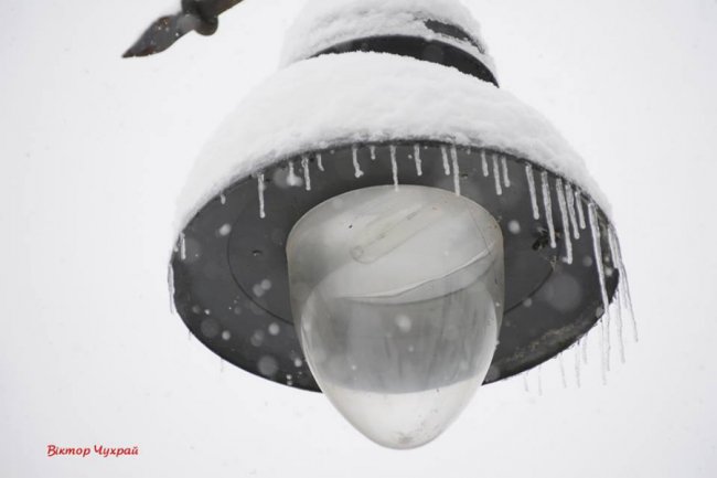 Старе місто у Луцьку накрило сніговою периною. ФОТО