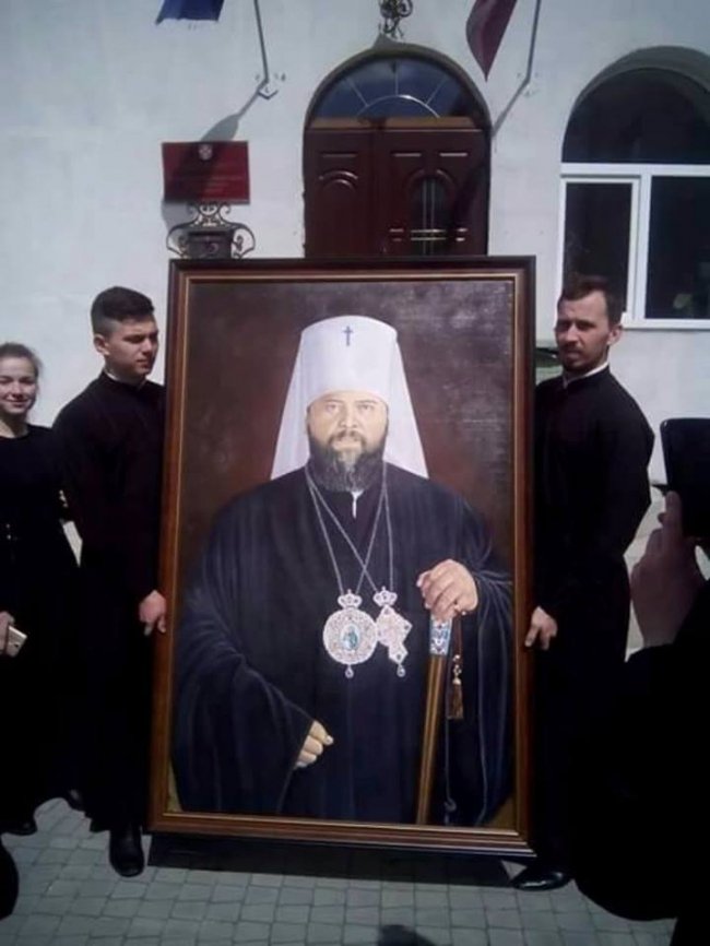 Студенти подарували Михаїлу величезний портрет